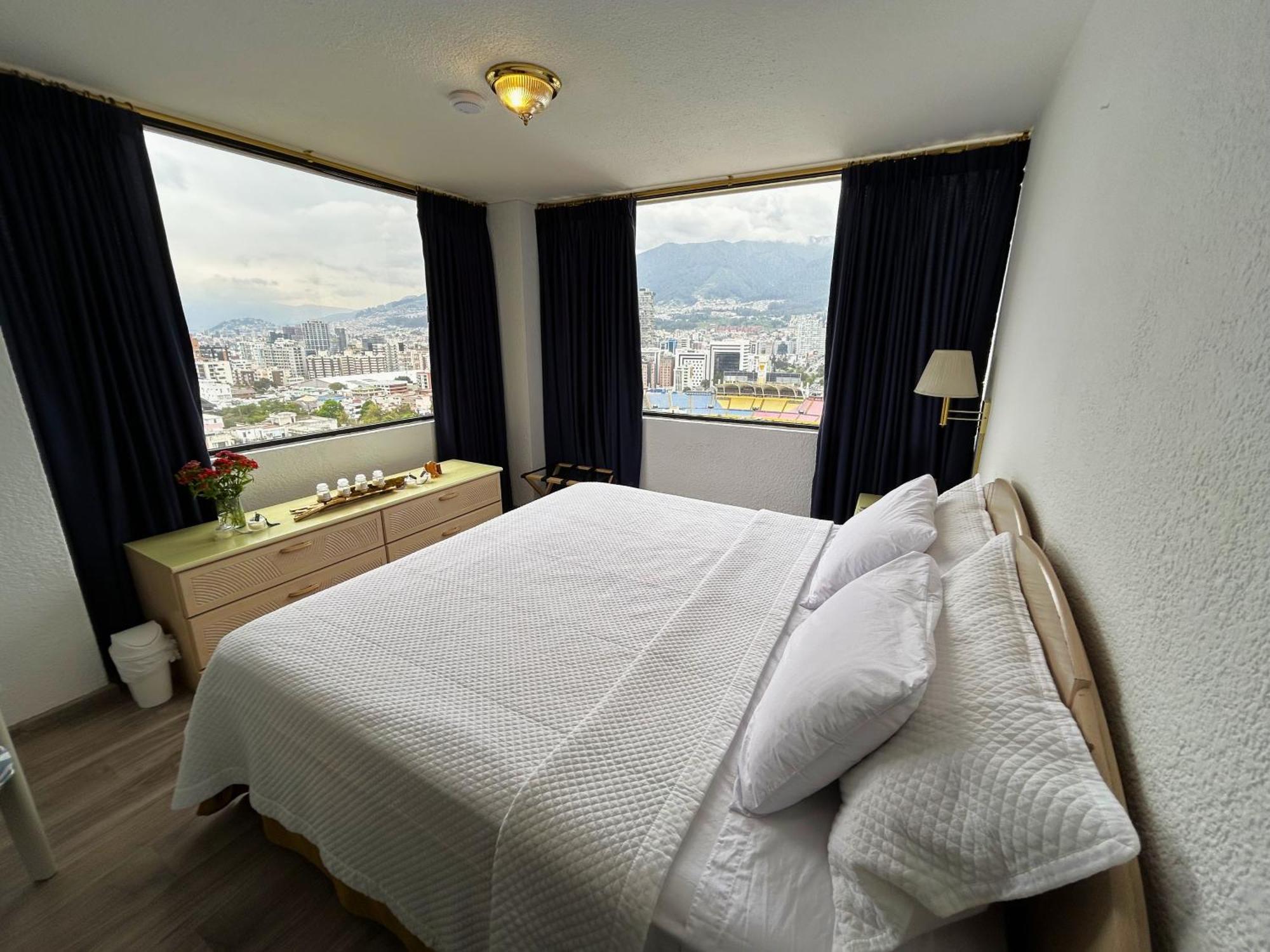Stanford Suites Hotel Quito Zimmer foto